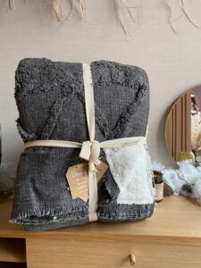 Plaid épais gris La Maison de Lilo doublé sherpa