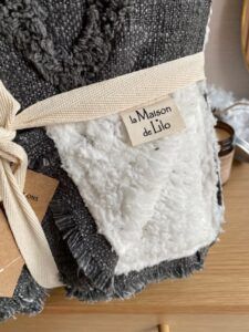 Plaid épais gris La Maison de Lilo Détail doublure