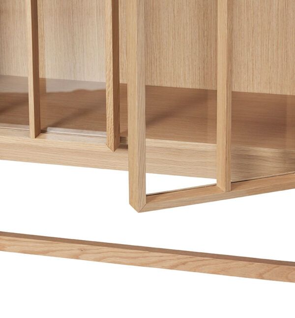Buffet haut en bois type cabinet bois de chêne Détail porte SHOJI HUBSCH INTERIOR